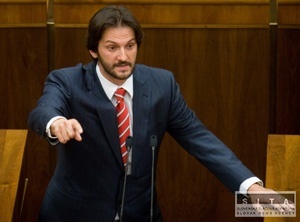 Kaliňák protestuje proti kontrolám cestujúcich v Rakúsku