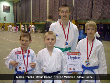 adianske karate v nrodnej reprezentcii medailovo