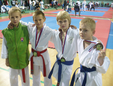 adianske karate poctili aj v Nitre, bratia Hudecovci a M. Ponka zskali bronzov medaile