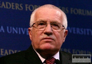 �esk� umelci chc� zisti�, pre�o sa Klaus zalie�a Rusku