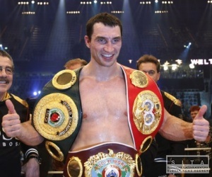 Vladimir Kličko obhájil titul majstra sveta WBO a IBF