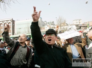 Kim Čong-il ľutuje, že peniaze na satelit nemohol darovať ľudu