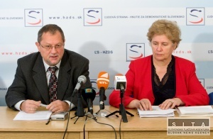 Slovensku podľa ĽS-HZDS najviac škodí Slota