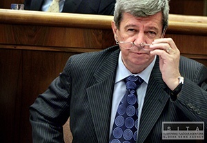 Vláda zlou politikou oslabila pozíciu SR, tvrdí Kukan