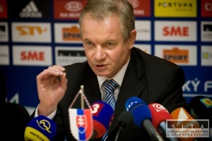 Toto mustvo u ancu z rk nepust, mysl si Laurinec