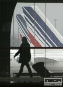 Štrajk pilotov Air France pokračuje, aj chaos na letiskách