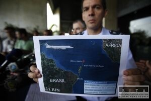 Airbus sa rozlomil o hladinu Atlantického oceánu