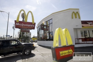 Za stratený mobil žiada od McDonald