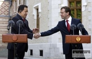 Dodáme Venezuele zbrane, aké bude chcieť, vyhlásil Medvedev