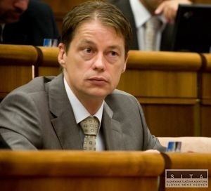 Dzurinda priznal, že strana urobila chybu nomináciou Micheľa