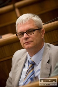 Miššík navrhuje nezlučiteľnosť funkcií župana a poslanca NR SR