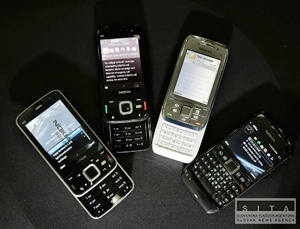 Globálny predaj mobilov podľa analytikov klesol o 18 %