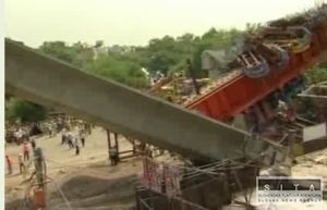 Pád rozostavaného mosta v Naí Dillí si vyžiadal šesť obetí