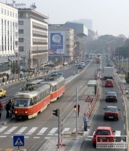 Zastávku na Rázusovom nábreží zatiaľ nerušia