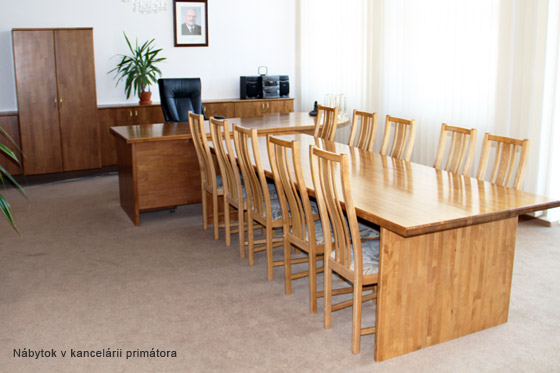 Čadca investovala do nového vybavenia kancelárie