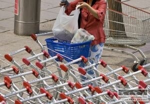 Slováci si všímajú akcie oveľa viac ako v minulosti