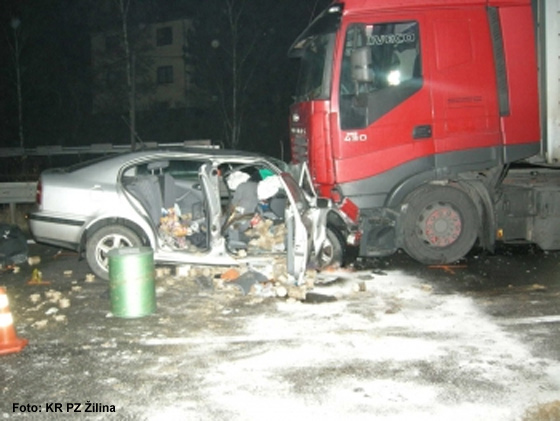 Troch ako zranench si vyiadala nehoda v obci Povina