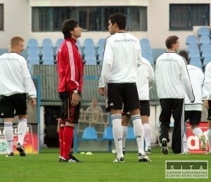 Nemci budú pred duelom v Rusku trénovať na umelom trávniku