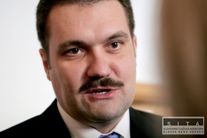 SDK vyzvala Fica, aby zastavil podporu pre VZP
