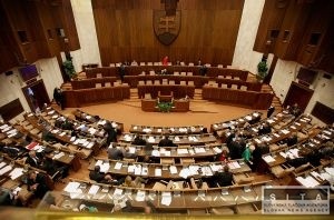 V posledn de rokovania preli vetky vldne nvrhy