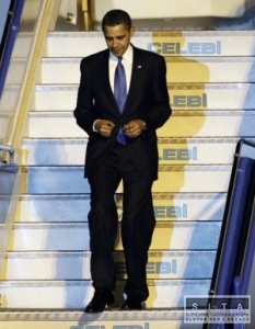 Obama pristál na ankarskom letisku