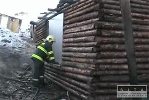 Pri požiari chatrče v Jánovciach sa zranili dve deti