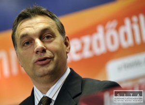 Fidesz má 32-percentný náskok pred socialistami