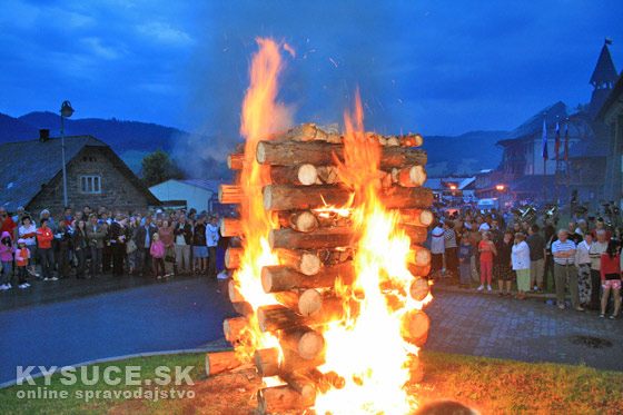 Video: Aj na Rnku sv. Michala Archanjela v obci Star Bystrica horela vatra zvrchovanosti