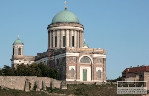 Jedna z fresiek hradu v Ostrihome je možno od Botticelliho