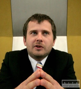 Vznikne sie� �radov spravuj�cich materi�ly z komunizmu