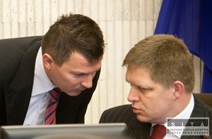 Nov ttny rozpoet odsunuli na september, Fico ohlasuje krty