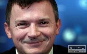 Prepad príjmov štátu sa zmierňuje