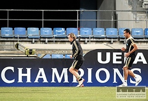 V Pohári UEFA sú postupujúci známi, púta boj o prvenstvo
