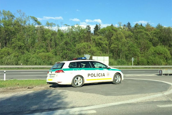 Polcia upozoruje na dopravn obmedzenie na ceste I/11 v k. . Brodno v smere od adce
