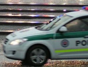 Otec napadol a zadržiaval v byte svoju 26-ročnú dcéru