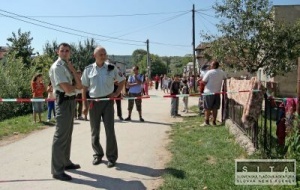 Z napadnutia policajtov v rmskej osade obvinili 17 ludi