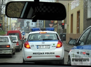 Mestsk policajti v iline dajne dobili tnedera