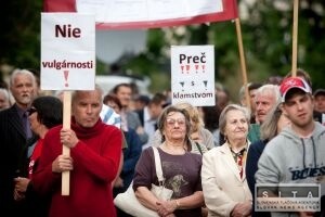 Pokračoval protest proti zvoleniu Harabina na čelo NS SR
