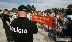Aktivisti chcú prešetriť zásah polície na Hodžovom námestí