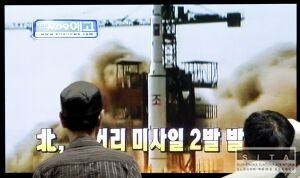 Severná Kórea odpálila tri testovacie rakety