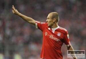 Robben si proti Juventusu poranil prav koleno