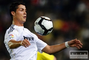 Cristiano Ronaldo novou tvárou Armaniho kampane