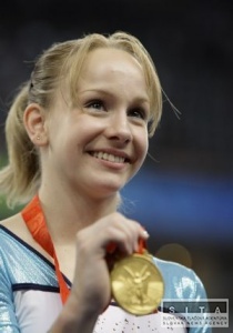 Olympijská víťazka v gymnastike Izbasová sa vážne zranila