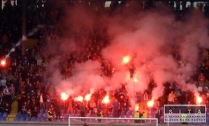Pri futbalových výtržnotiach v Bosne zahynul fanúšik