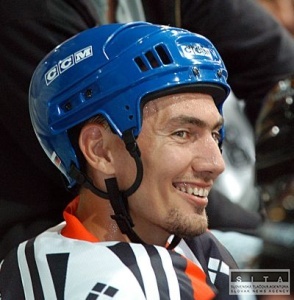 Traja Slováci v rolách asistentov v pondelňajších zápasoch NHL