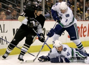 Päť Slovákov bodovalo v štvrtkových zápasoch NHL