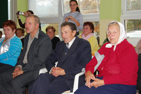 Seniori na Milošovej tancovali