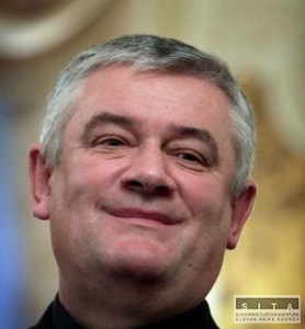 SNS vyzýva nevoliť Radičovú, ale Gašparoviča