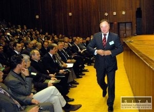Kongres SMK potvrdil Csákyho vo vedení strany