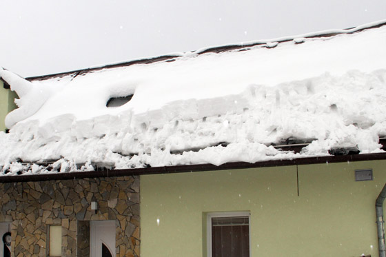 Prv obe snehovej kalamity je dchodca zo Zkopia, zavalil ho sneh zo strechy
